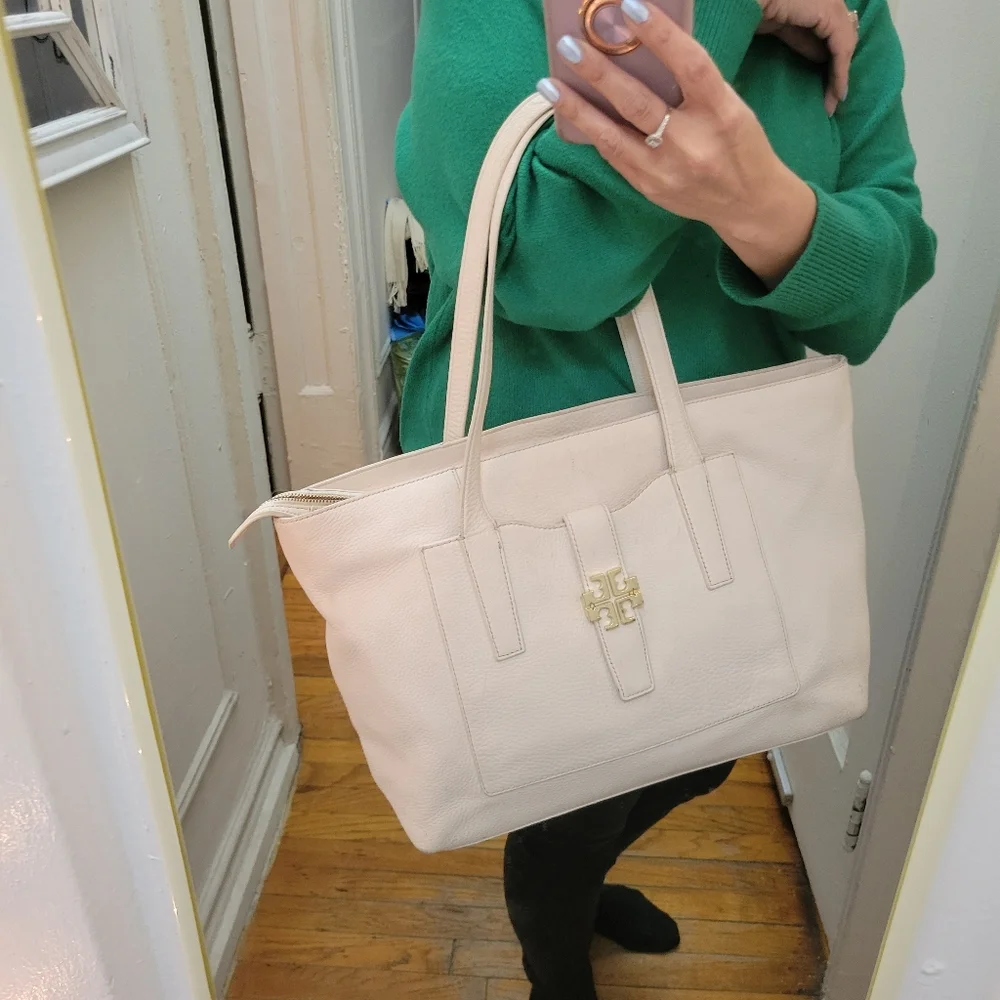 Tory Burch Meyer Plaque Pebbled Cream‎ Leather Tote. Old Money Quiet Luxury. - Picture 6 of 13